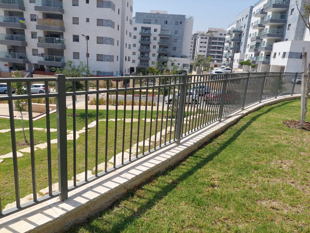 גדר מוסדית